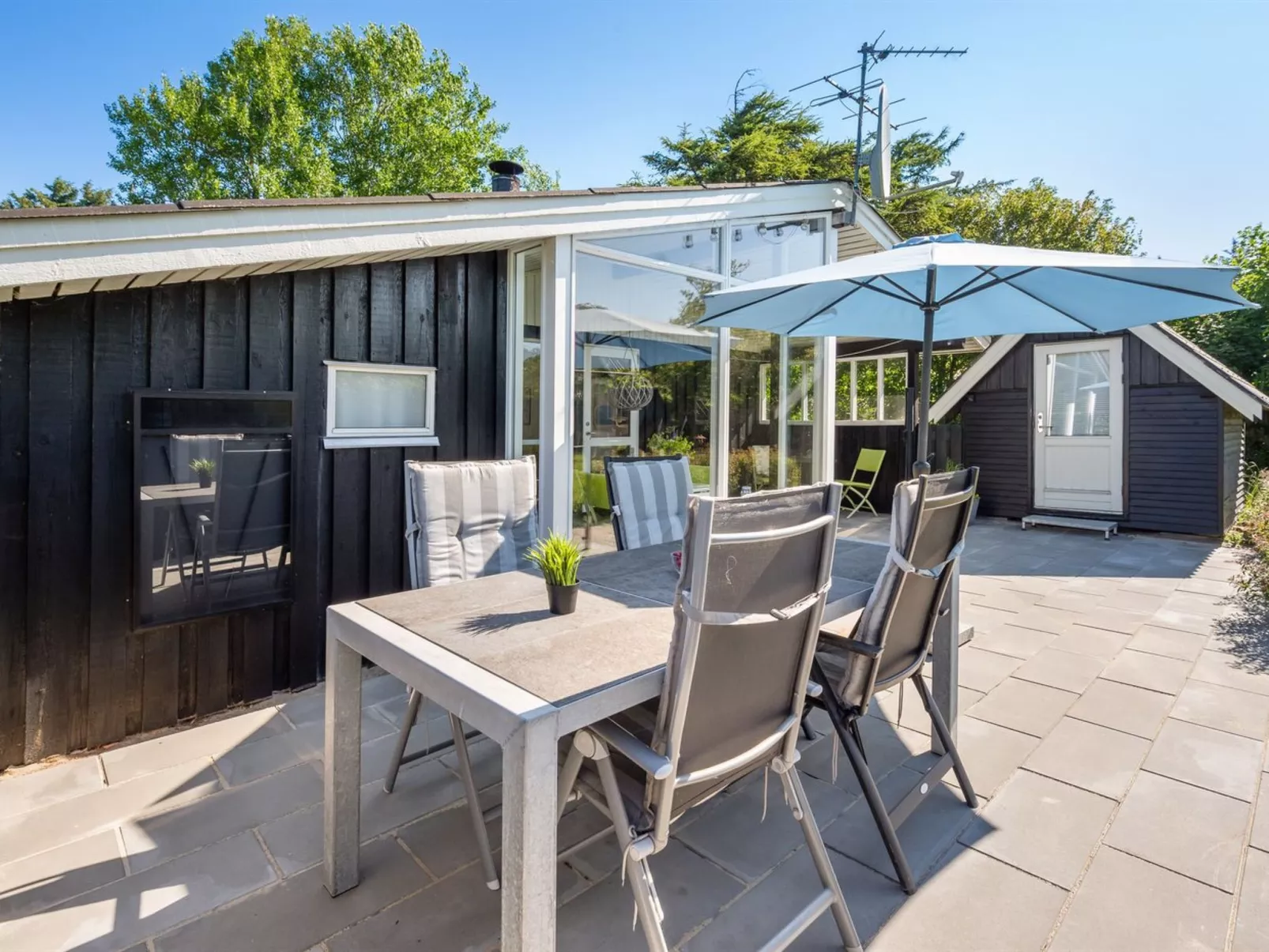 "Raisa" - 200m to the fjord-Buiten