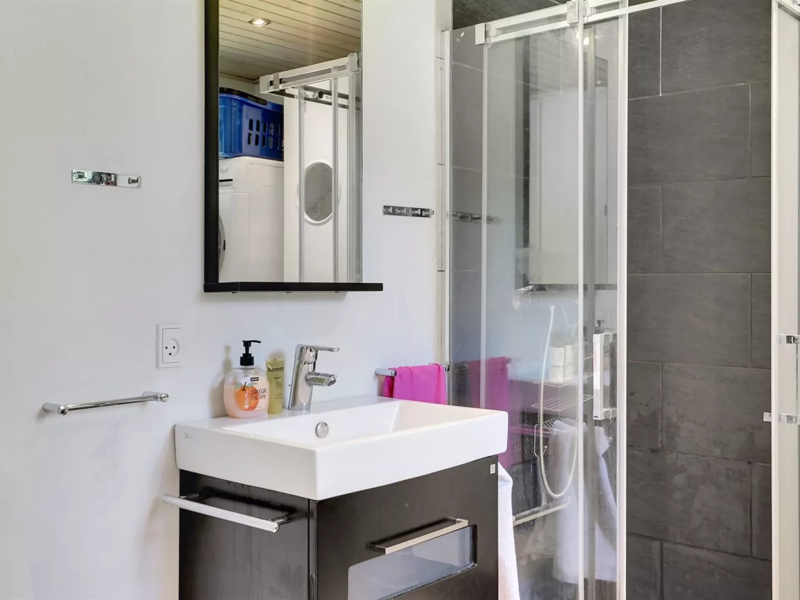 "Gisele" - 30km from the sea-Binnen