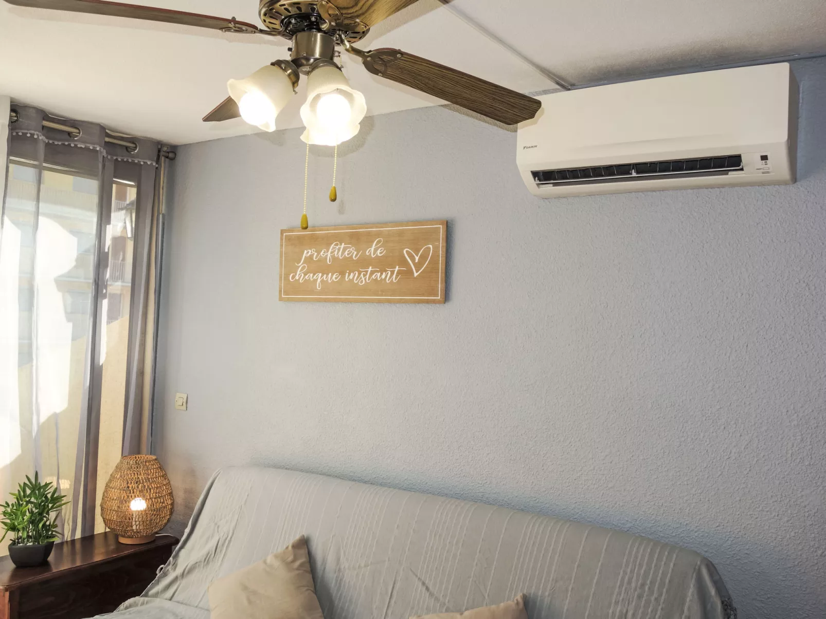 Les Mas de La Mer-Binnen