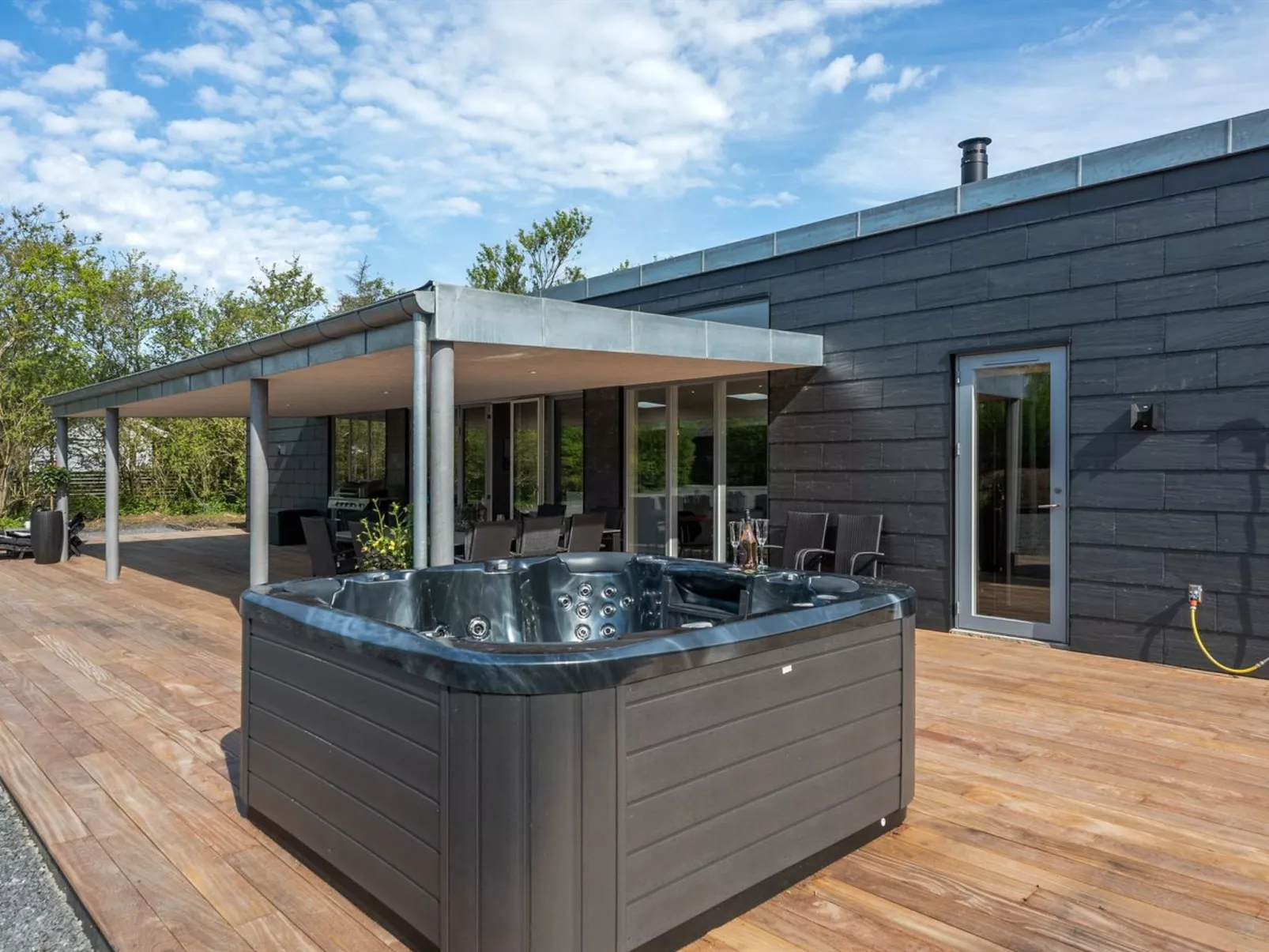 "Hiorulf" - 1.4km from the sea-Binnen