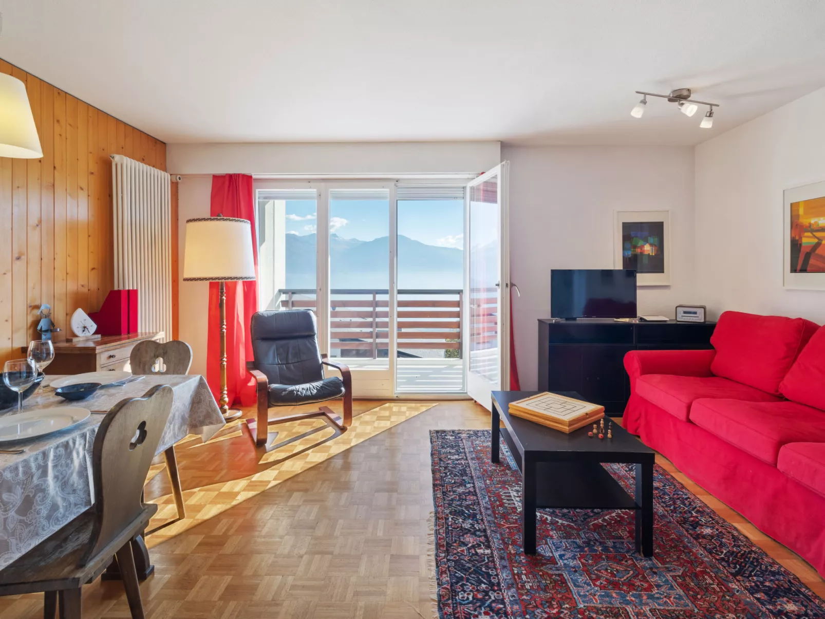 Armorial Est 72-Binnen