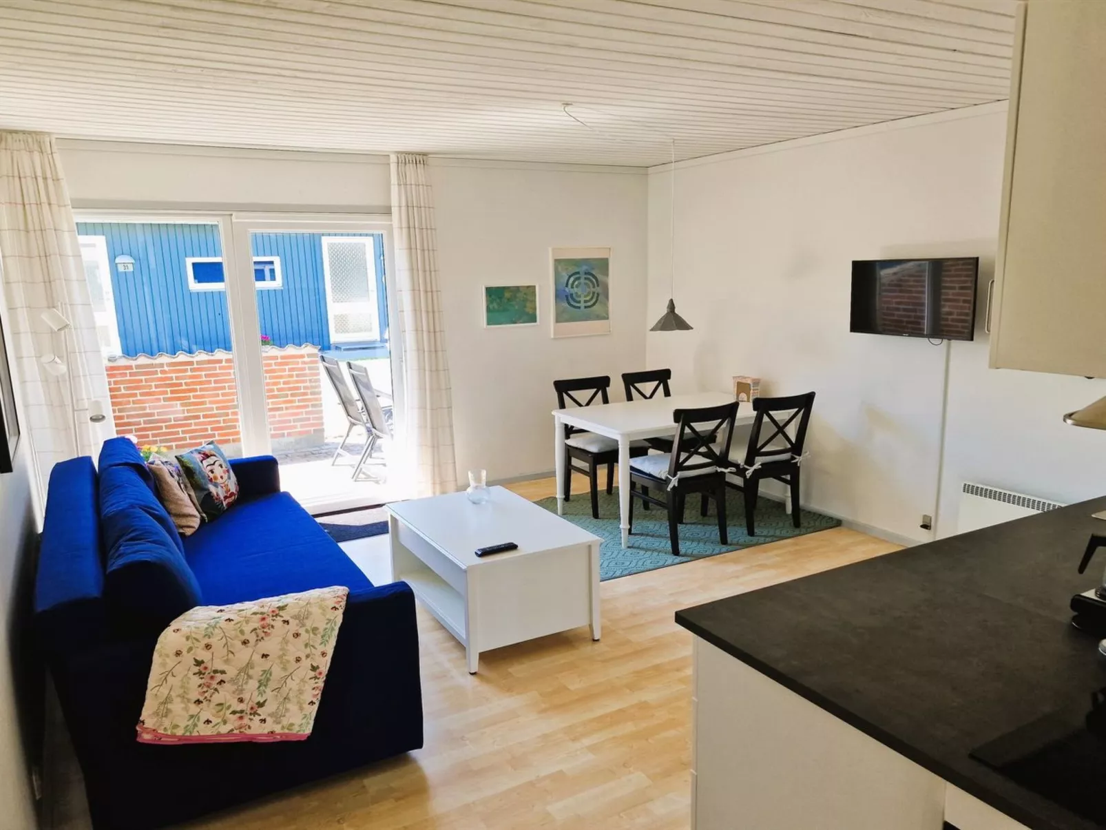 "Emira" - 50m from the sea-Binnen