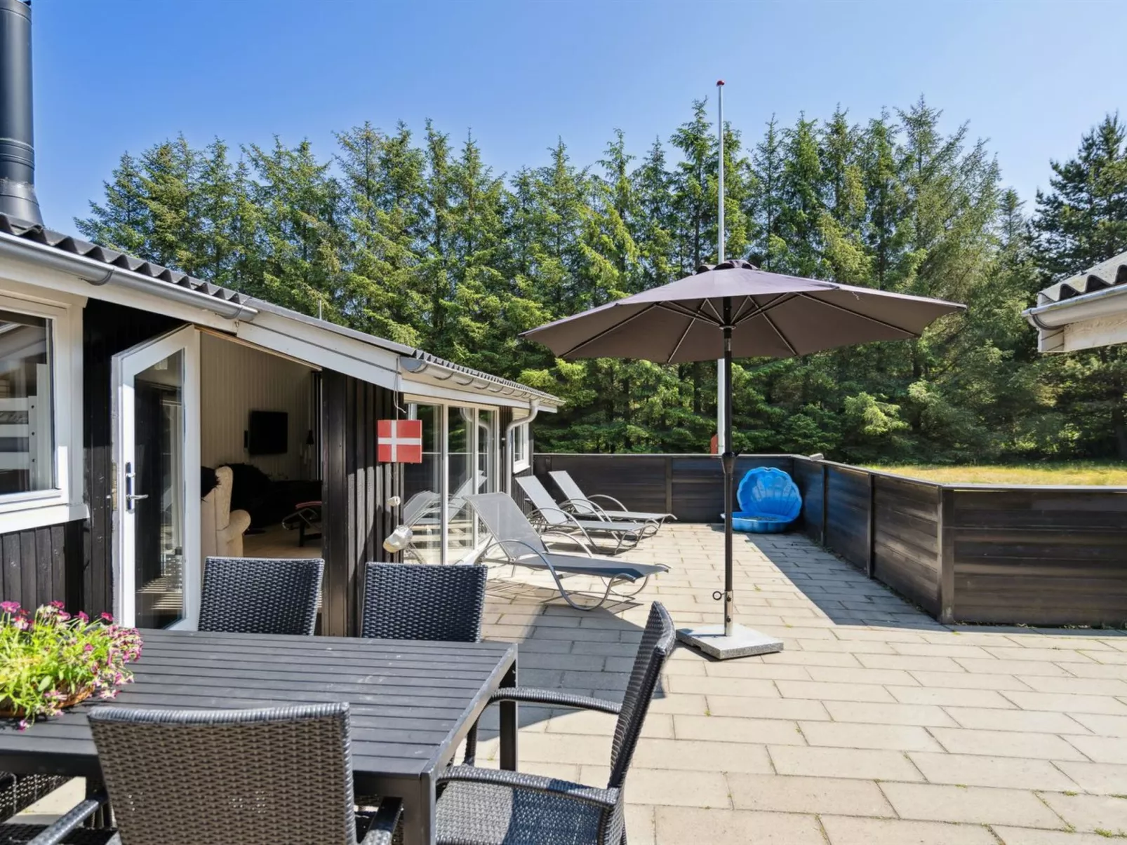 "Ally" - 250m from the sea-Buiten