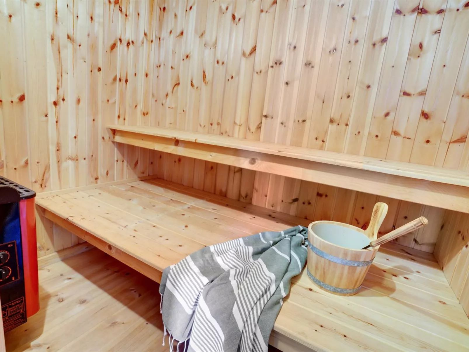 "Valda" - 800m from the sea-Binnen