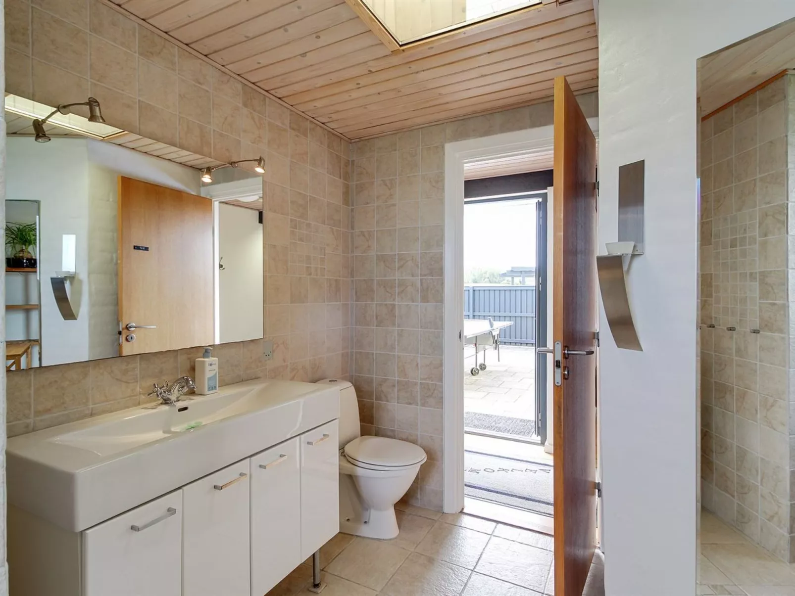 "Kiowa" - 100m from the sea-Binnen