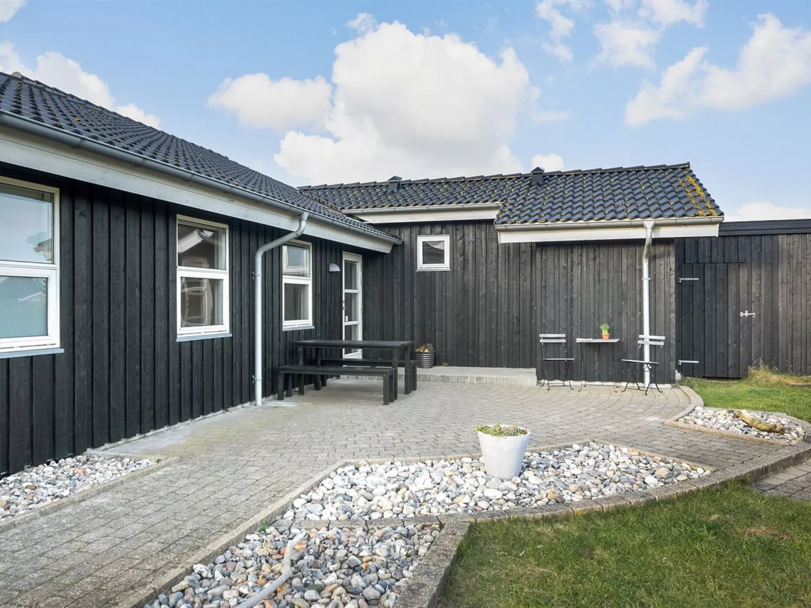 "Rodna" - 452m from the sea-Buiten