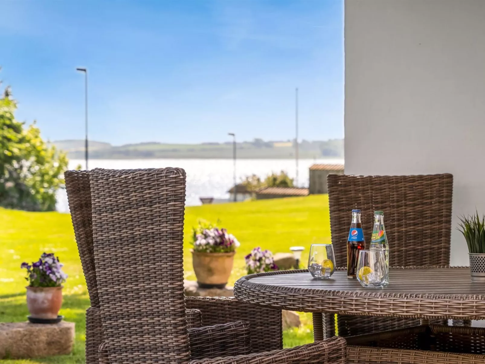 "Kara" - 100m to the fjord-Buiten