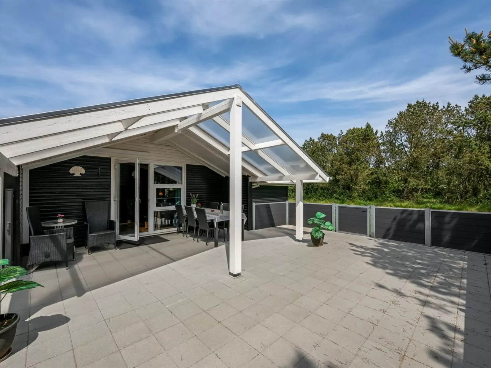 "Penka" - 550m to the fjord-Buiten