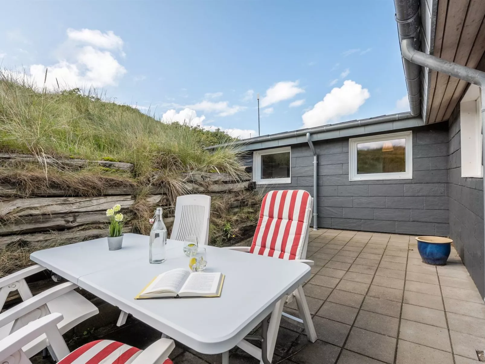 "Jess" -  from the sea-Buiten