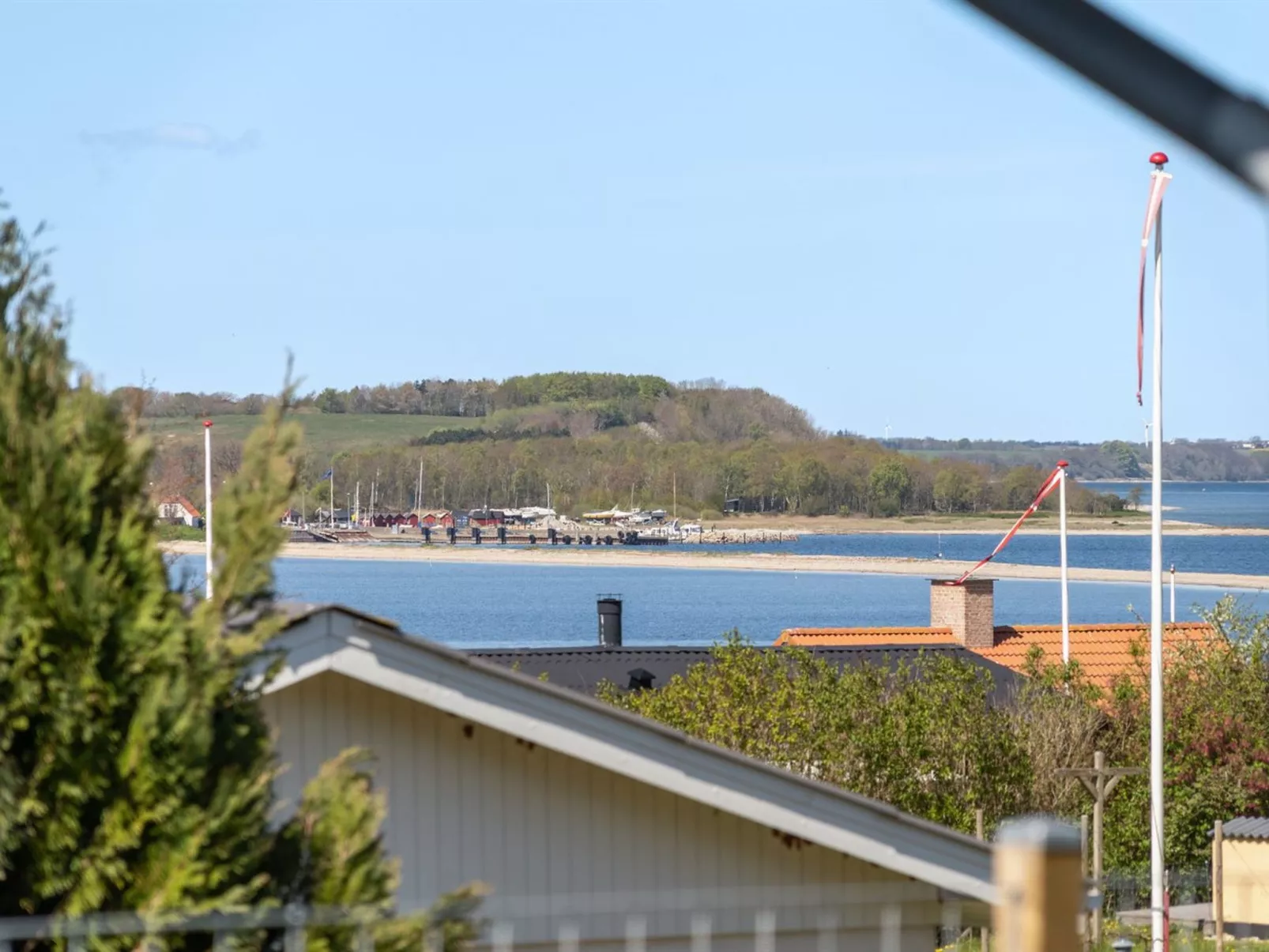 "Vasilij" - 300m to the fjord-Buiten