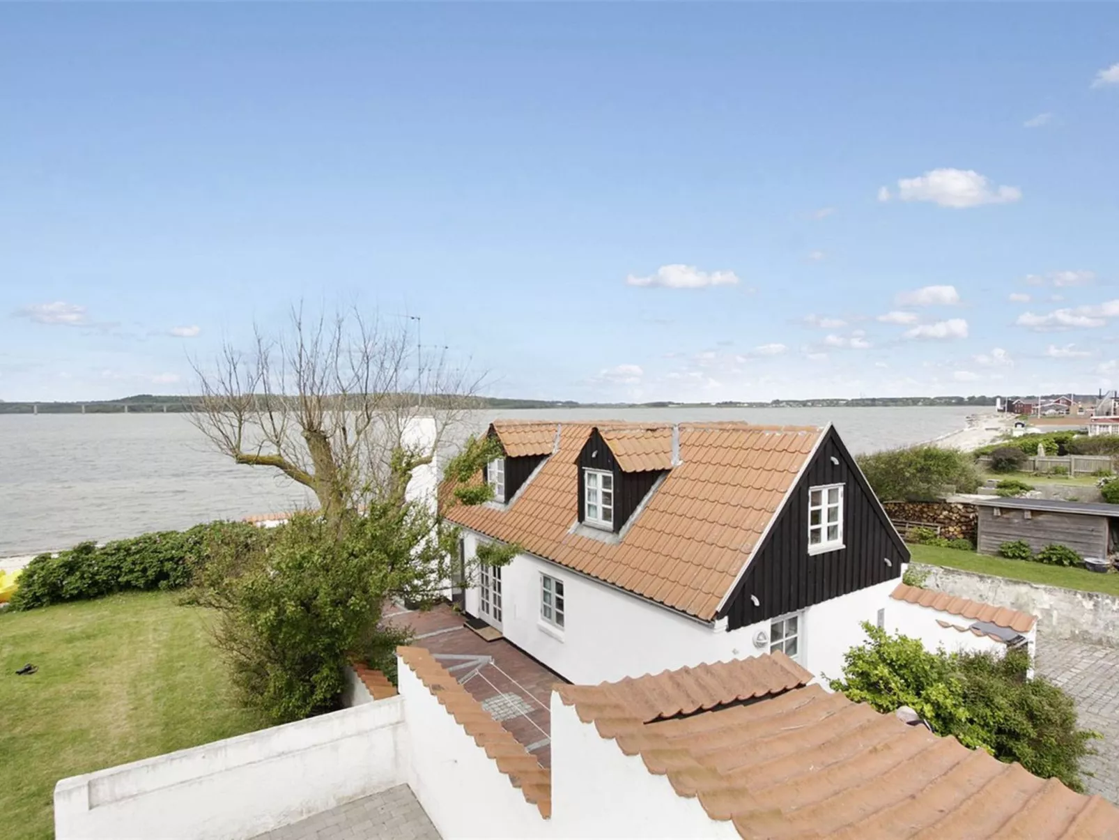 "Pauliina" - 10m to the fjord-Buiten