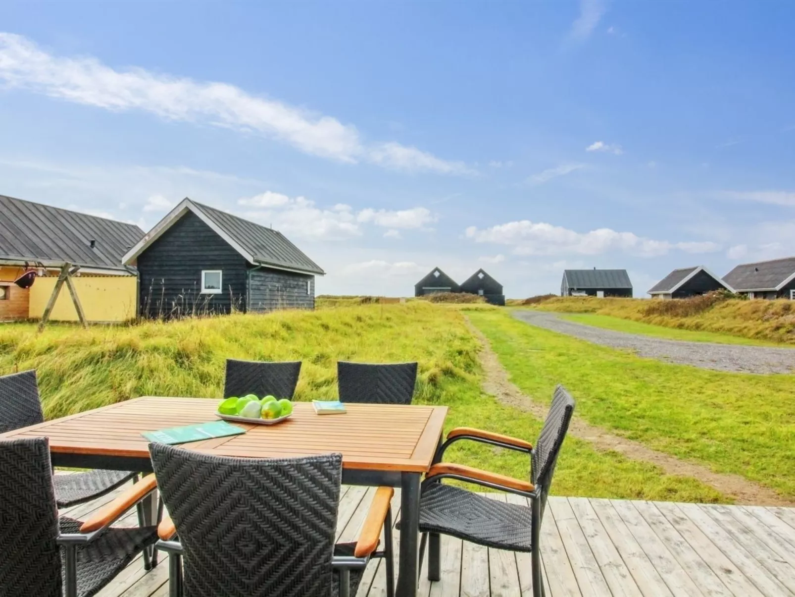 "Othinkarl" - 100m from the sea-Buiten