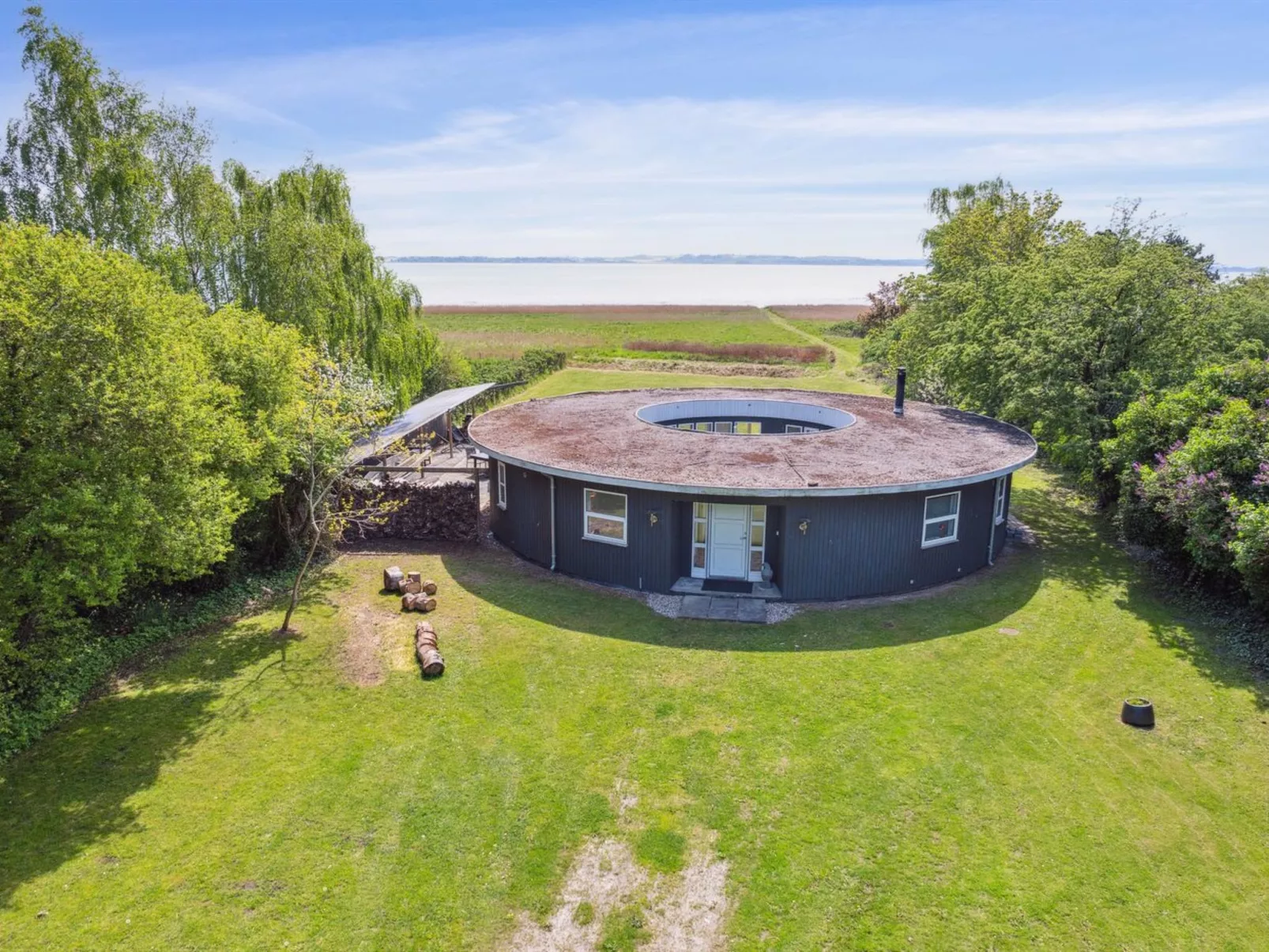 "Vemund" - 100m to the fjord-Buiten