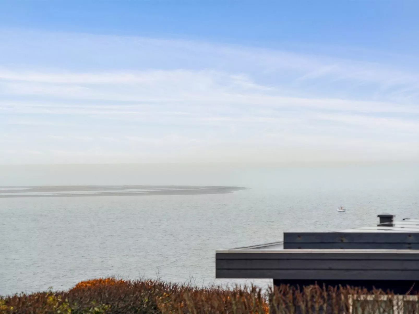 "Ormar" - 100m to the fjord-Buiten