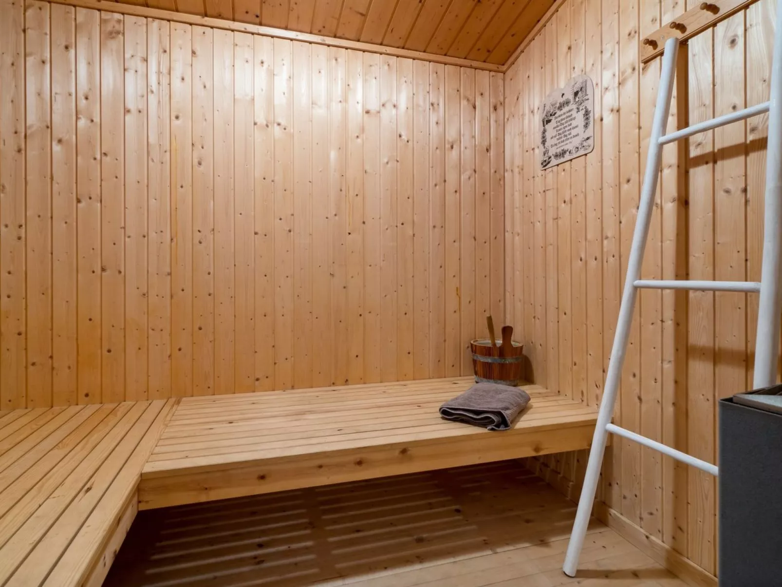 "Solfred" - 200m from the sea-Binnen