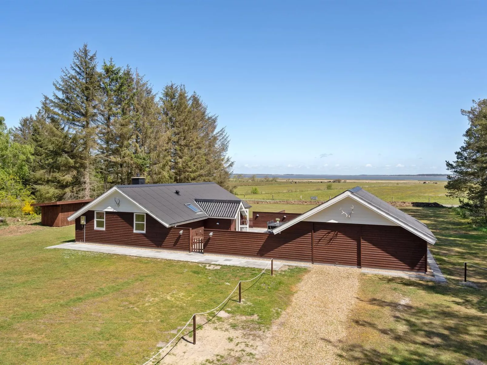 "Saila" - 500m to the fjord-Buiten