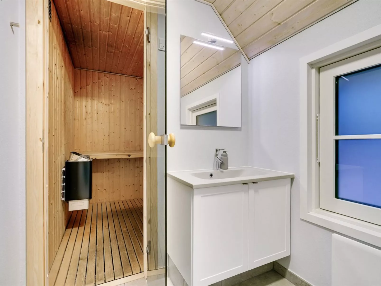 "Verna" - 800m from the sea-Binnen