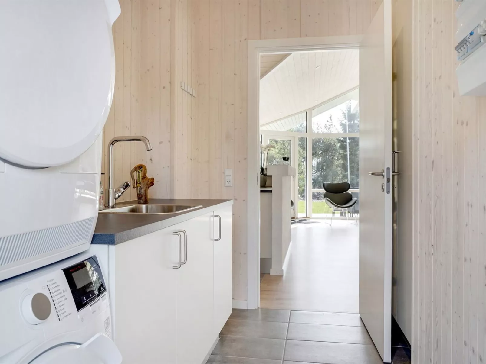 "Dior" - 1.4km from the sea-Binnen