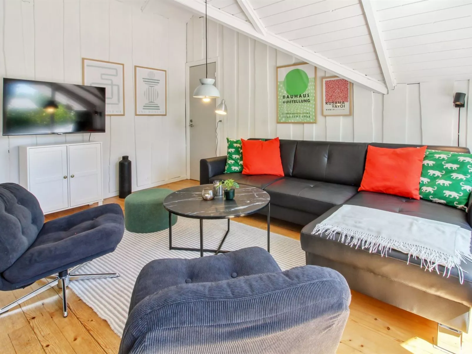 "Jaakob" - 30km from the sea-Binnen