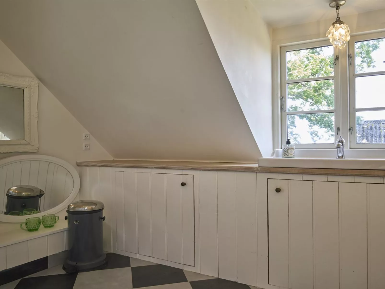 "Merrit" - 250m from the sea-Binnen