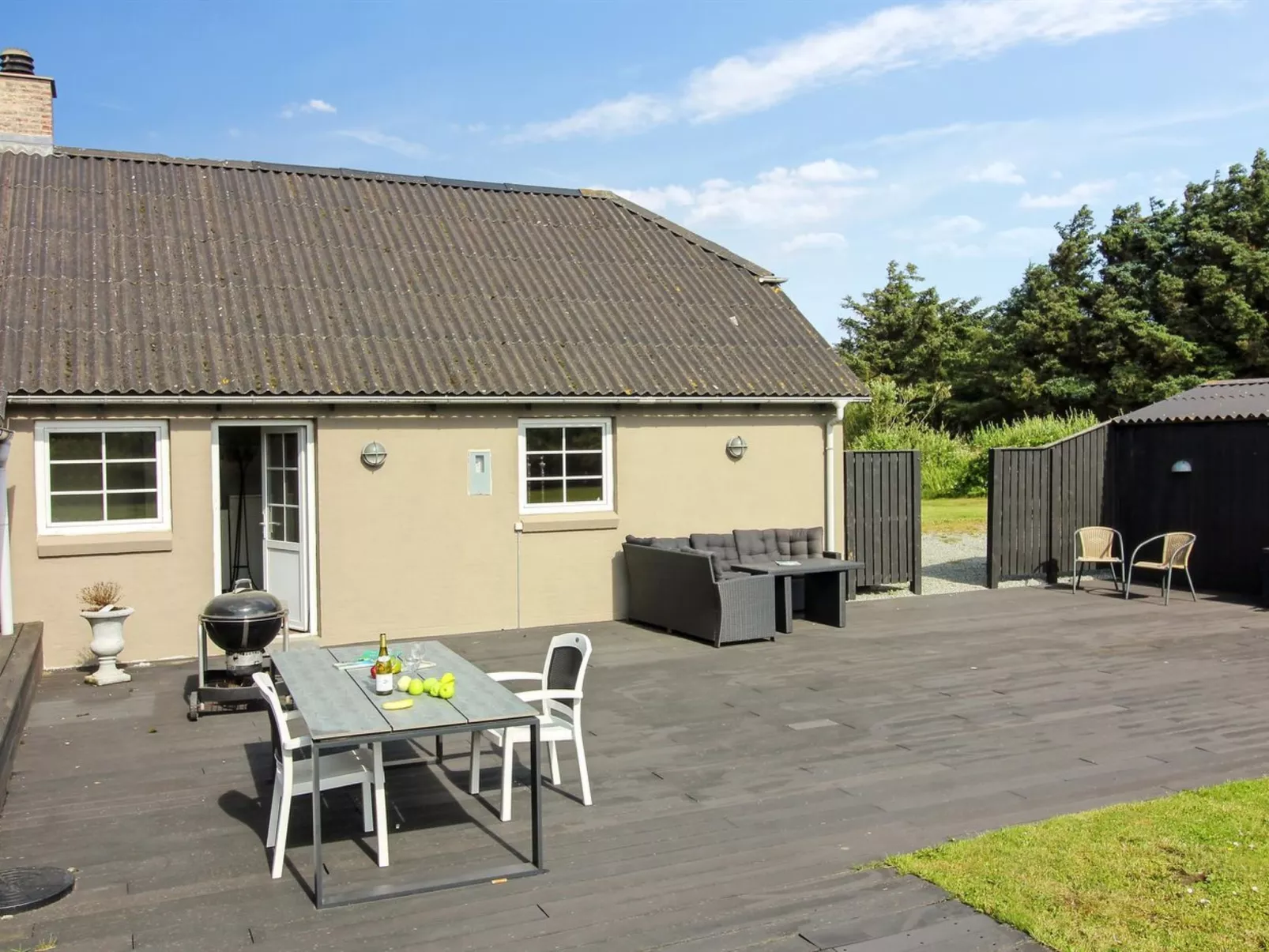 "Law" - 400m from the sea-Buiten