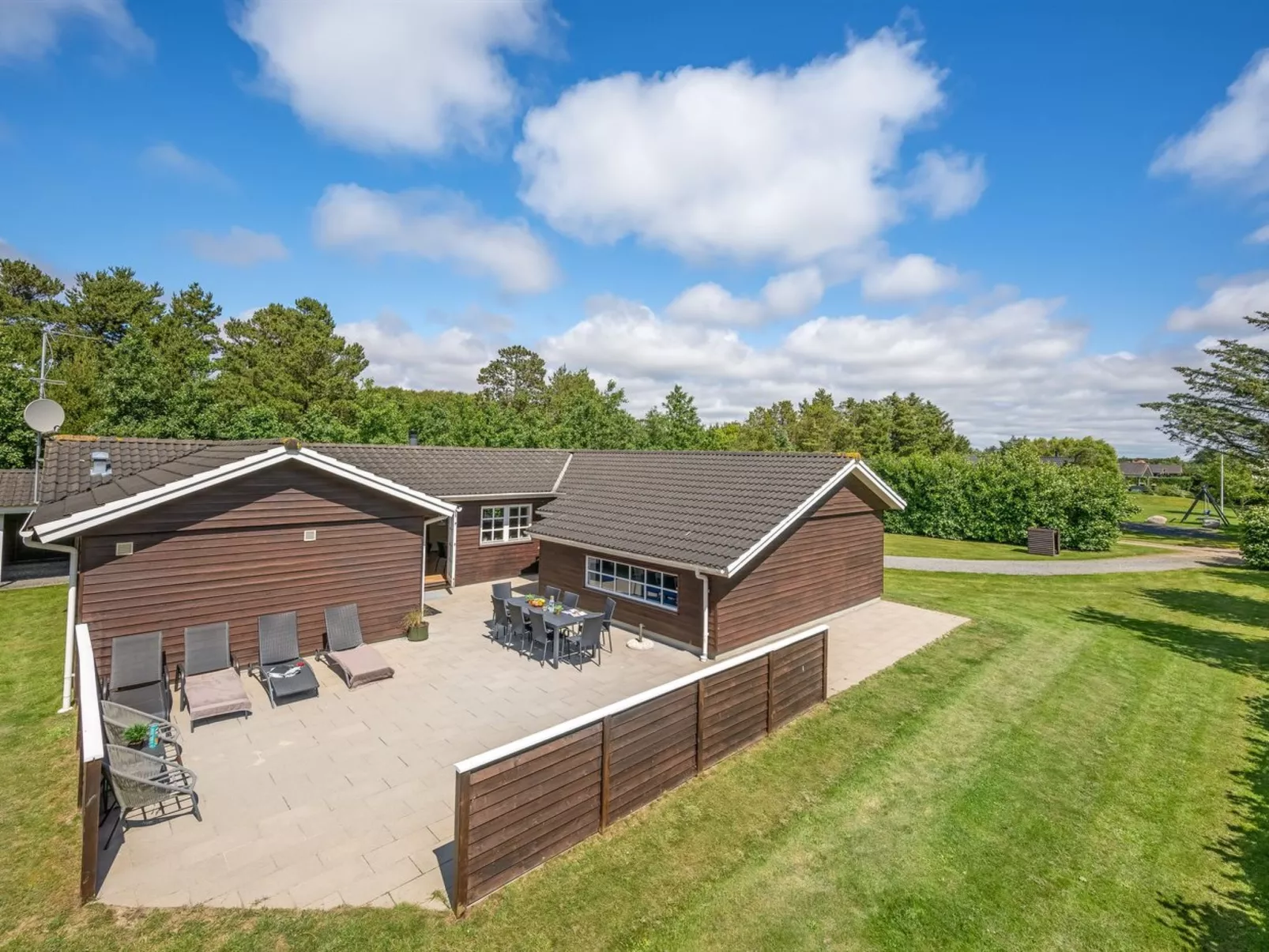 "Holga" - 400m from the sea-Buiten