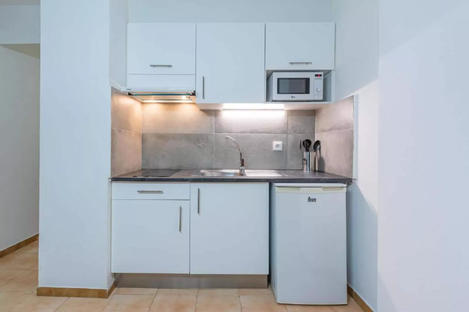 APARTAMENTOS COMTE D'EMPURIES C46-Keuken