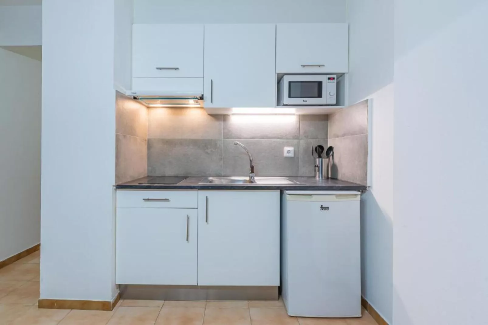 APARTAMENTOS COMTE D'EMPURIES B24-Keuken