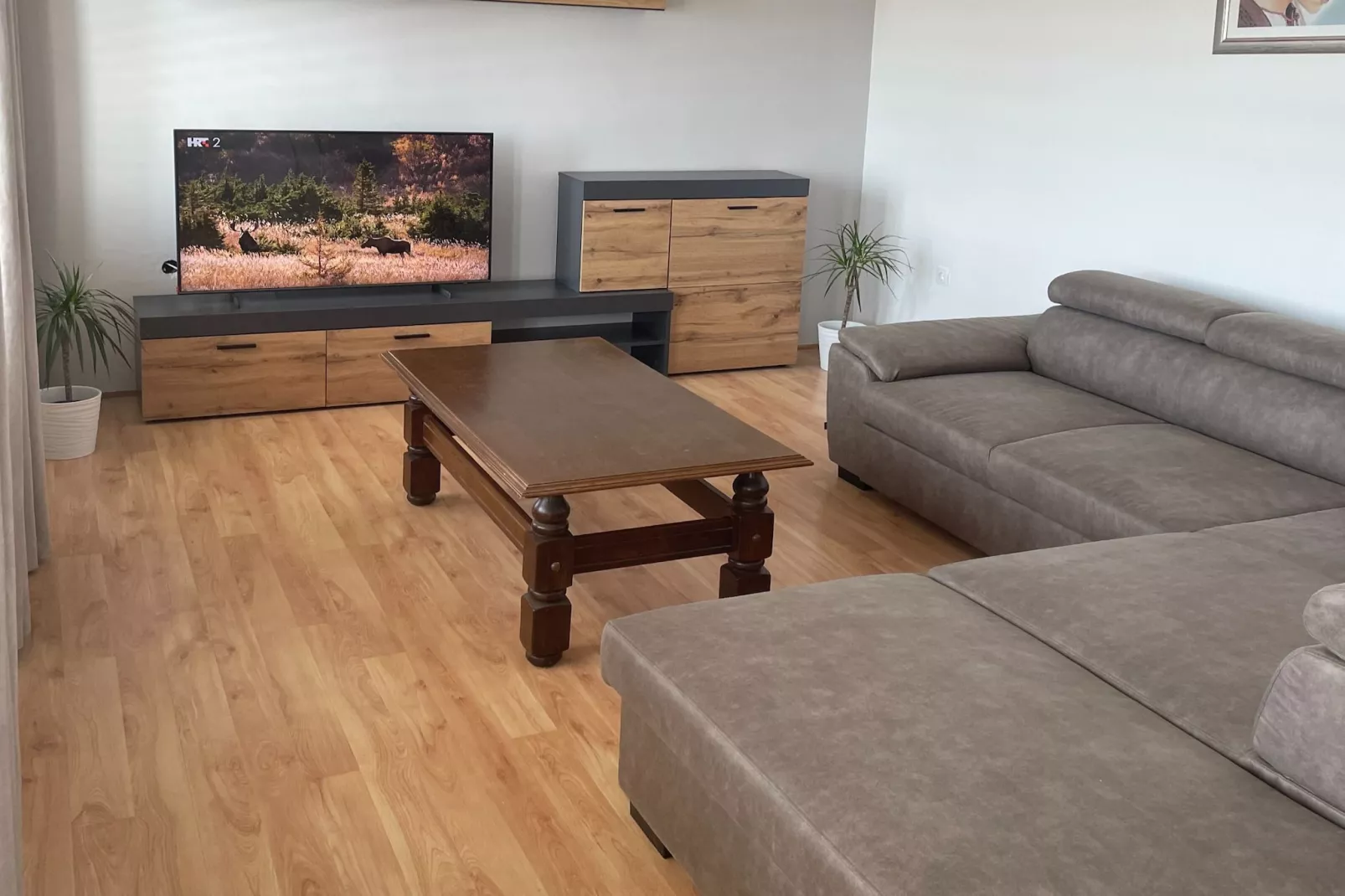 Apartments Magdales - Comfort Three Bedroom Apartment with Balcony A2-Woonkamer