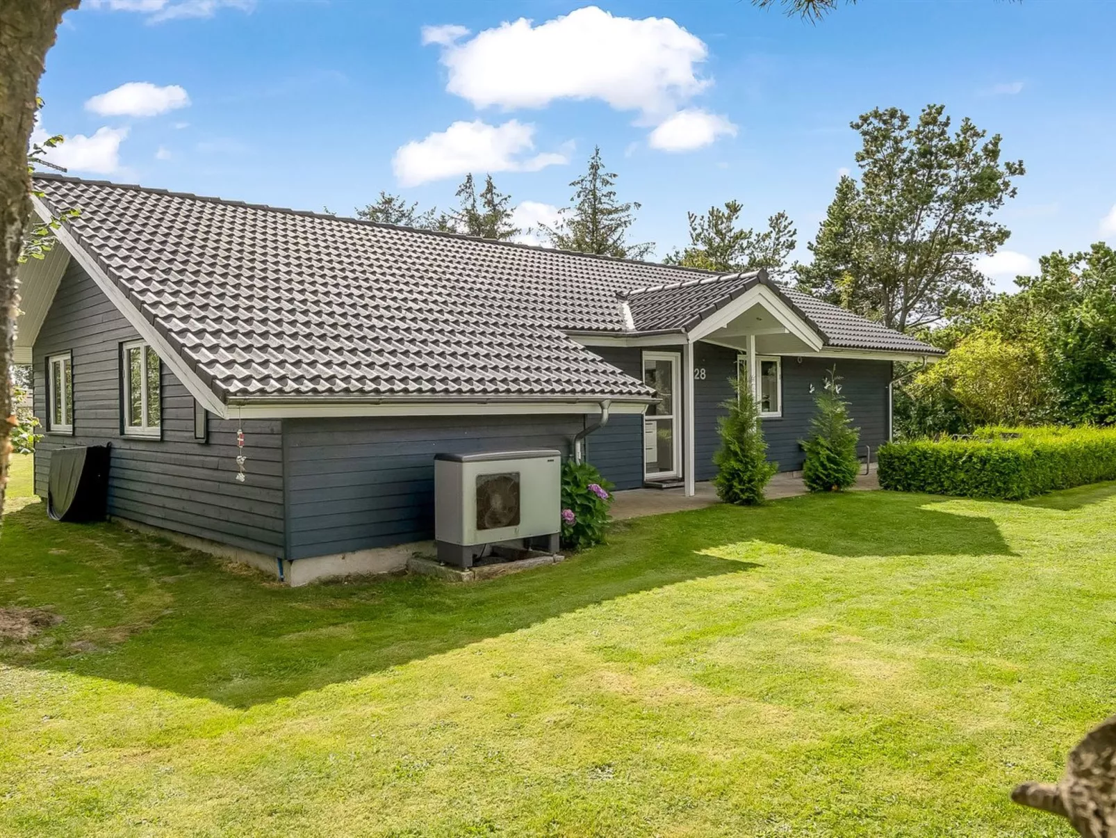 "Nauka" - 400m to the fjord-Buiten