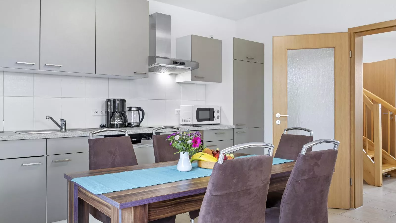 Stranddistel links mit Sauna-Eetkamer