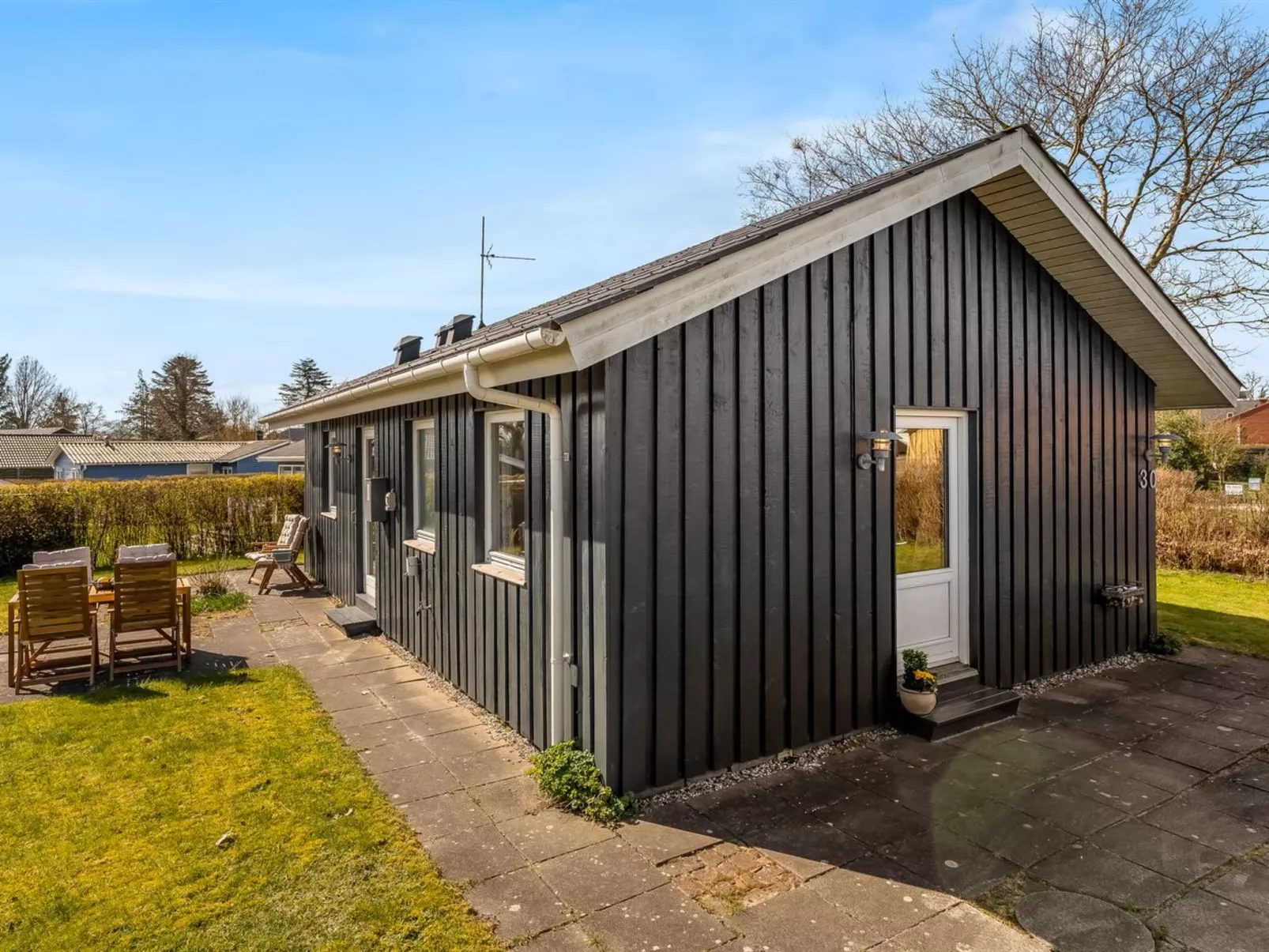 "Bara" -  from the sea-Buiten