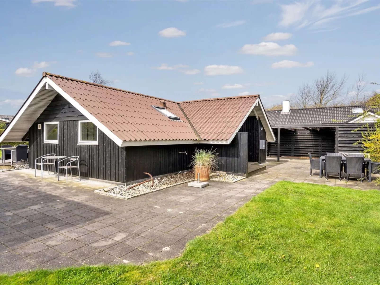 "Magnus" - 250m to the fjord-Buiten