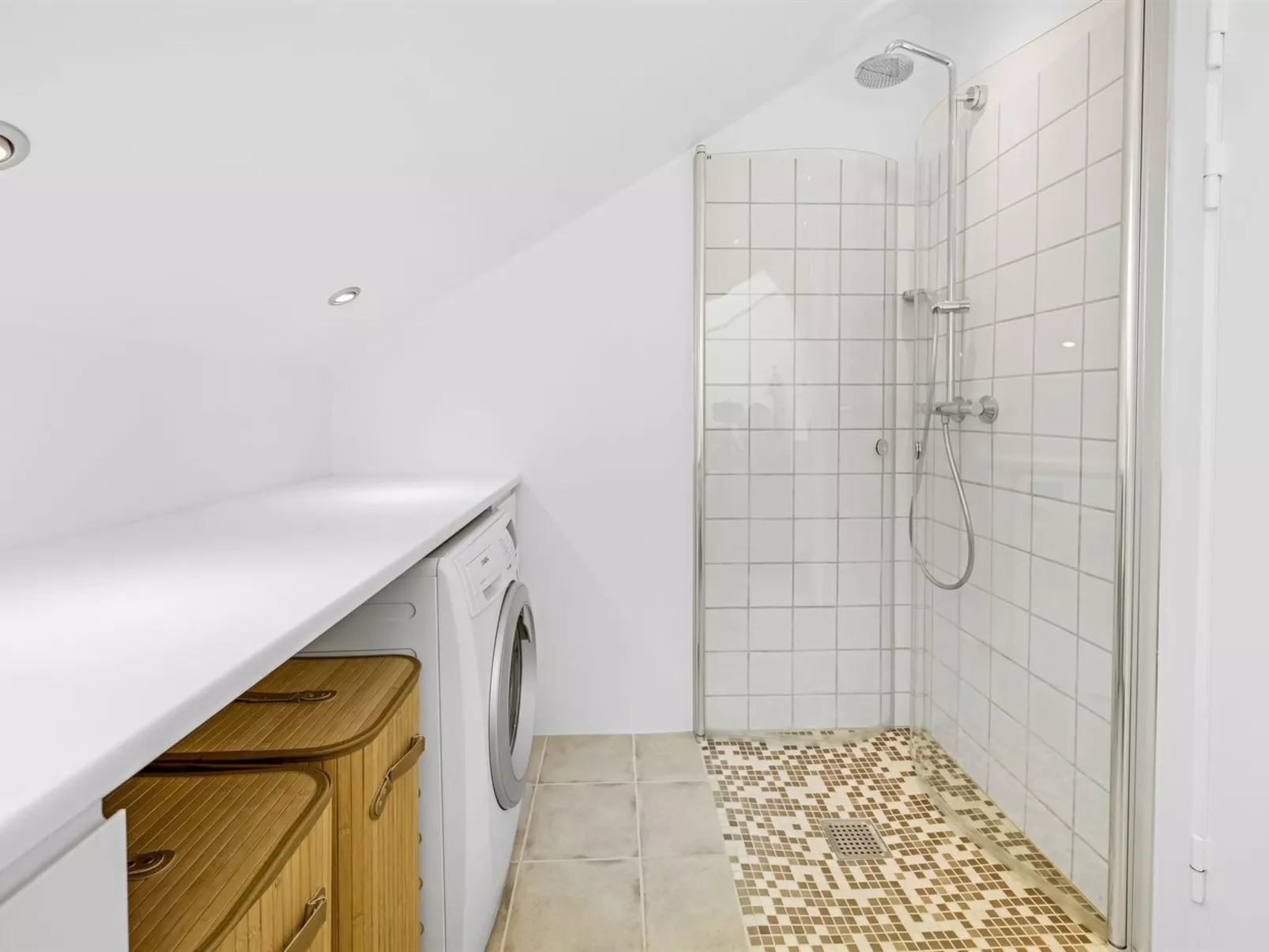 "Hughe" - 1.3km from the sea-Binnen