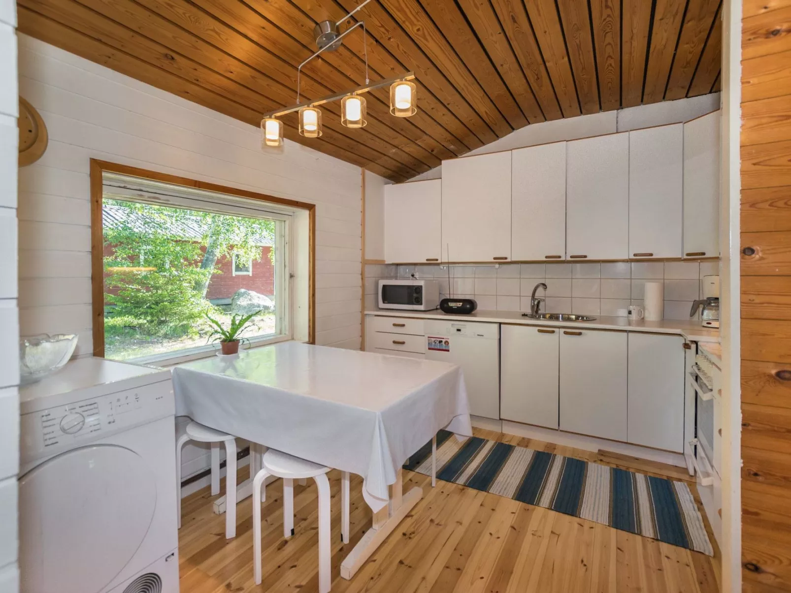 Lampaluodon punainen tupa-Binnen