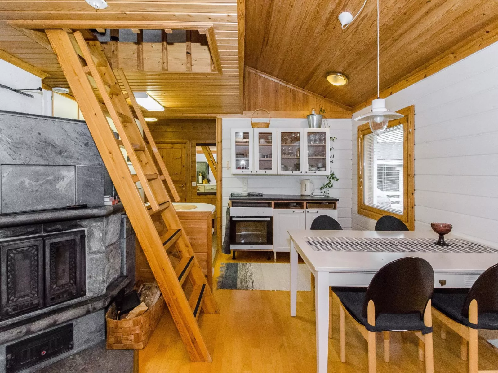 Karjalan veikko 2 b-Binnen