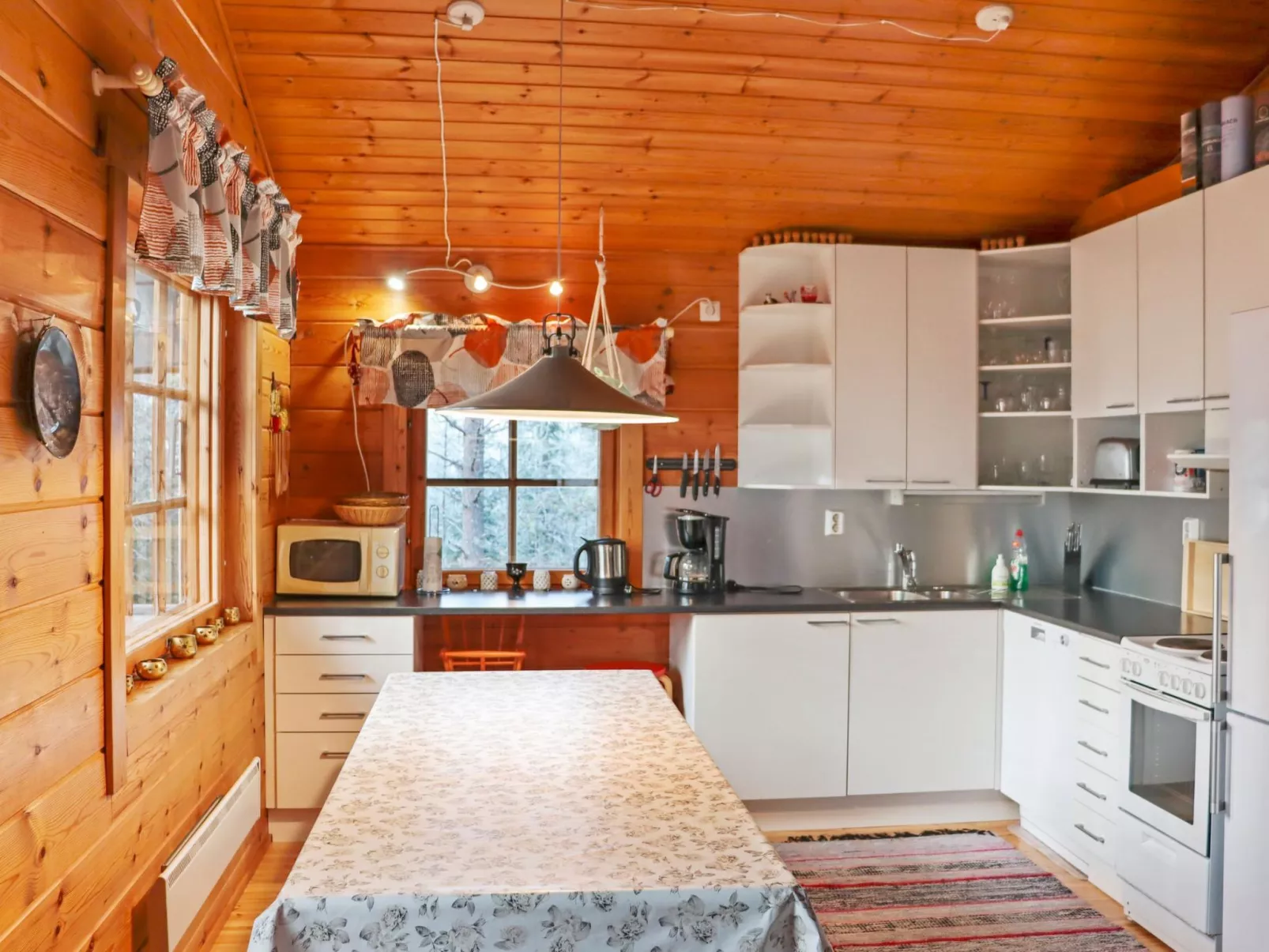 Alppitalo mökki-Binnen