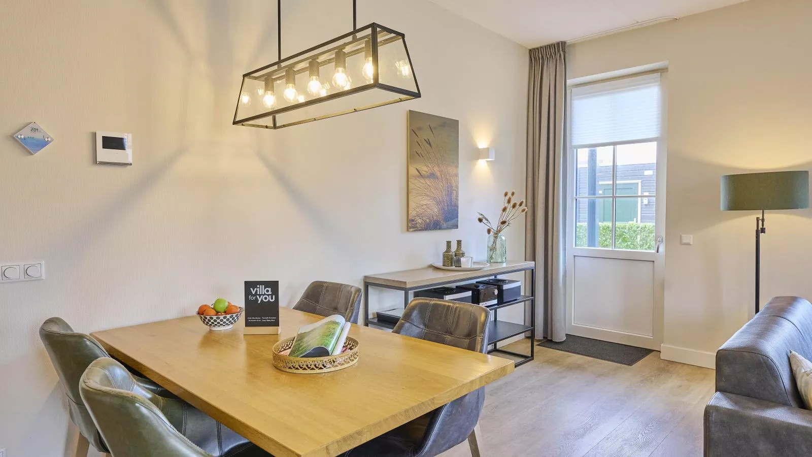 Sauna Zee 27A-Eetkamer