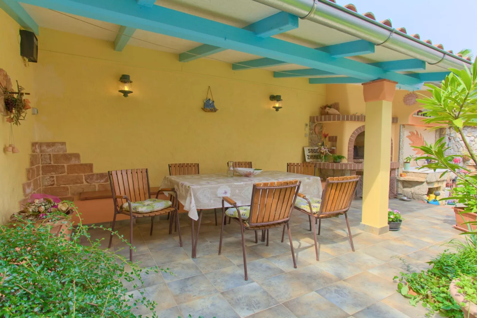 Superb Lovran Apartments with Sea Views - One Bedroom Apartment with Balcony-Eetkamer