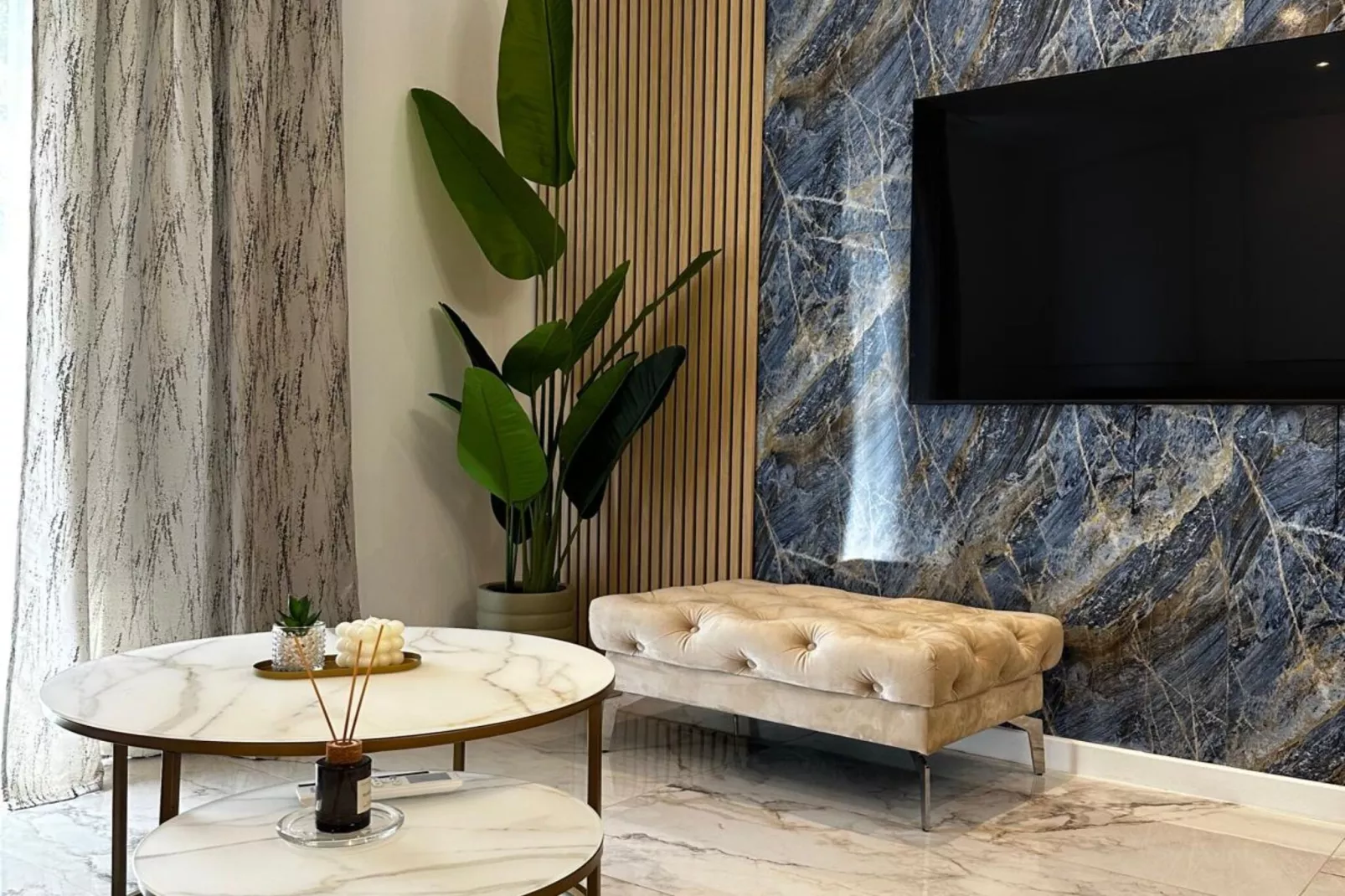 Apartment Ivan with Pool - Two Bedroom Apartment with Terrace and Swimming pool-Woonkamer