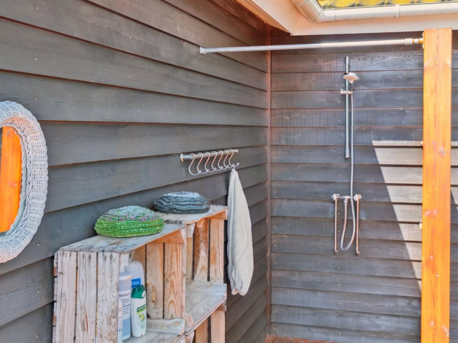 "Mariam" - 100m from the sea-Buiten