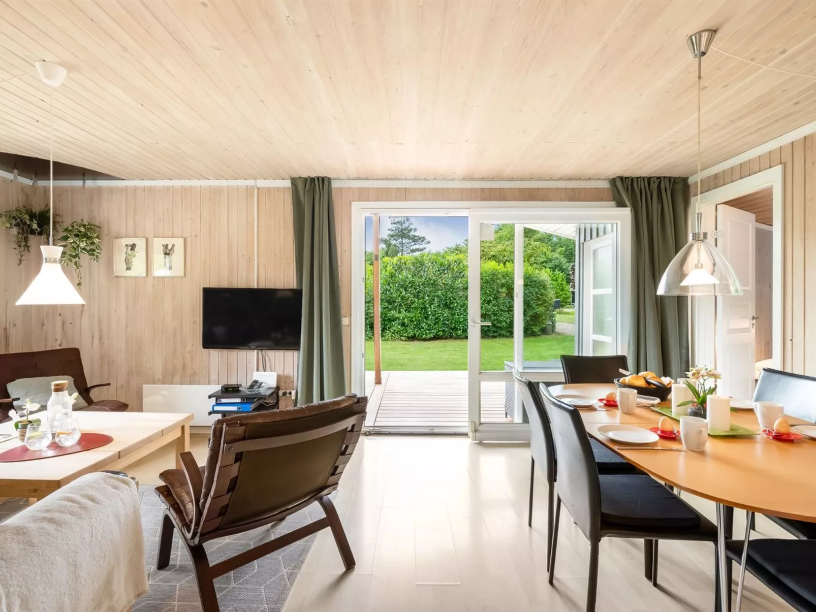 "Ellie" - 500m from the sea-Binnen