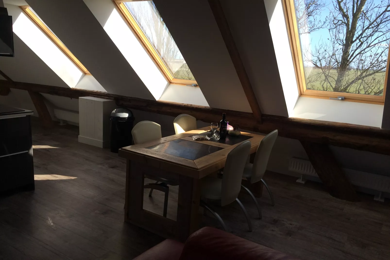 Appartement Rustiek-Eetkamer