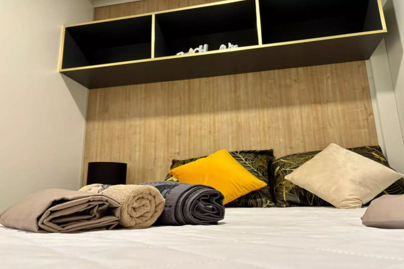 TJ Escape - Mobile Home - Mobile Home With Hot Tub And Terrace-Slaapkamer