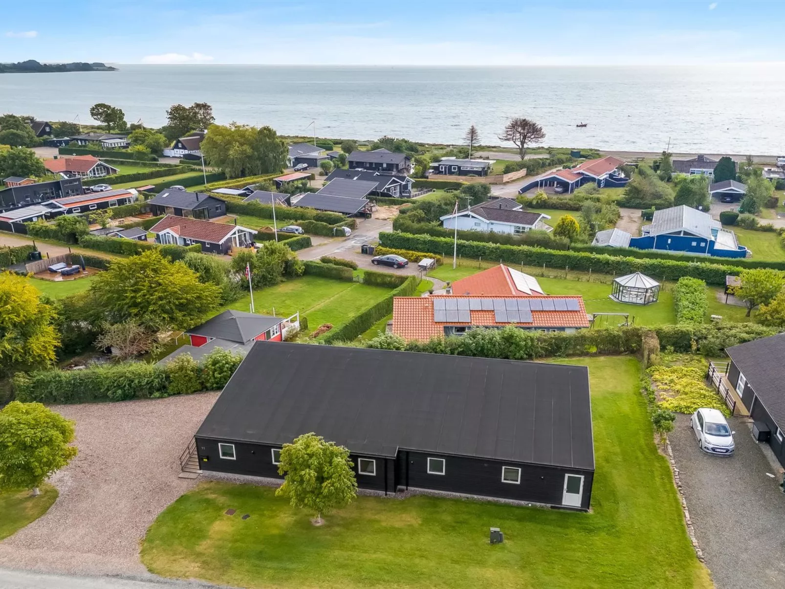 "Fin" - 150m from the sea