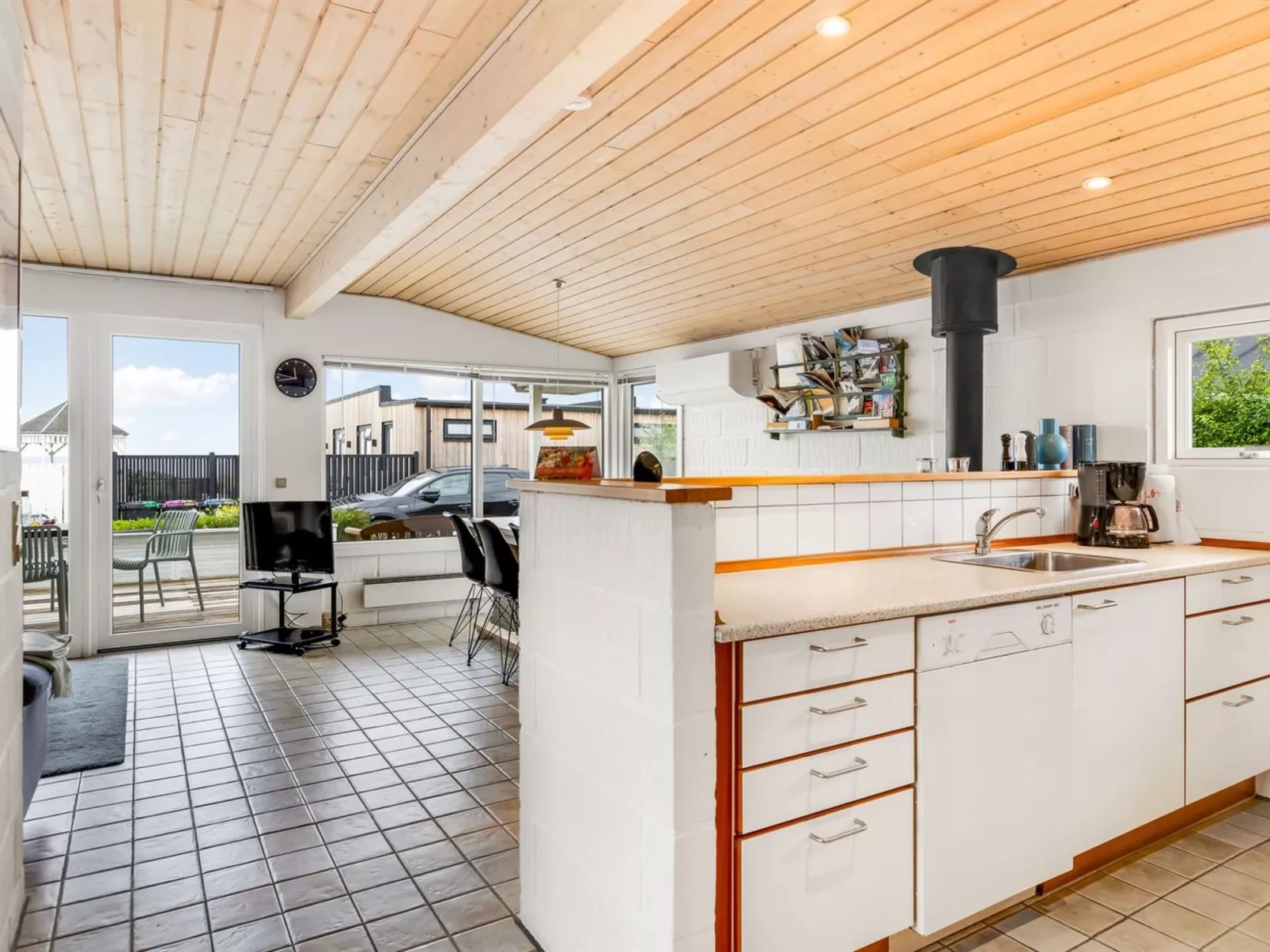 "Gudmund" - 50m from the sea-Binnen