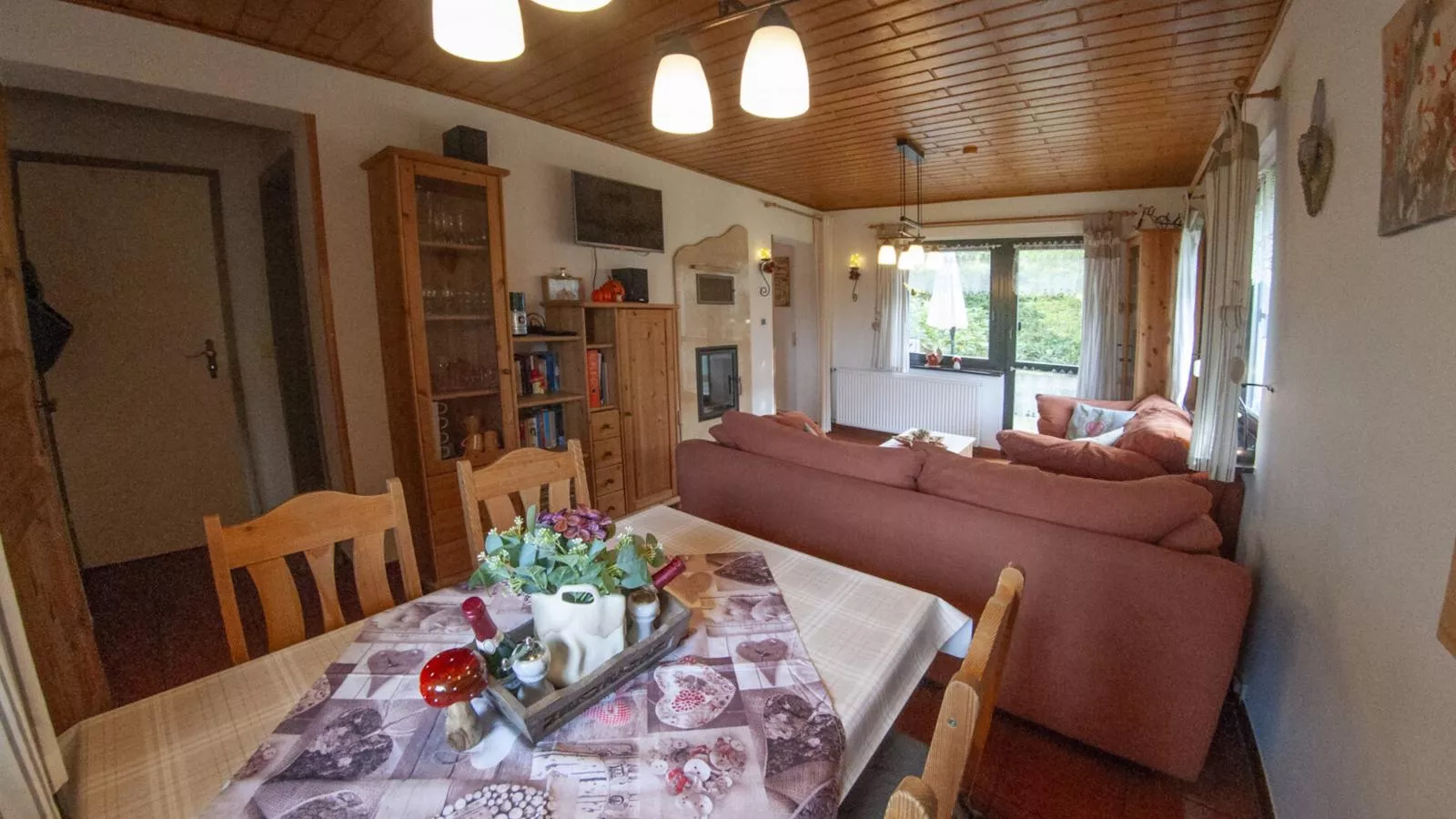 Das Haus am Wald-Eetkamer