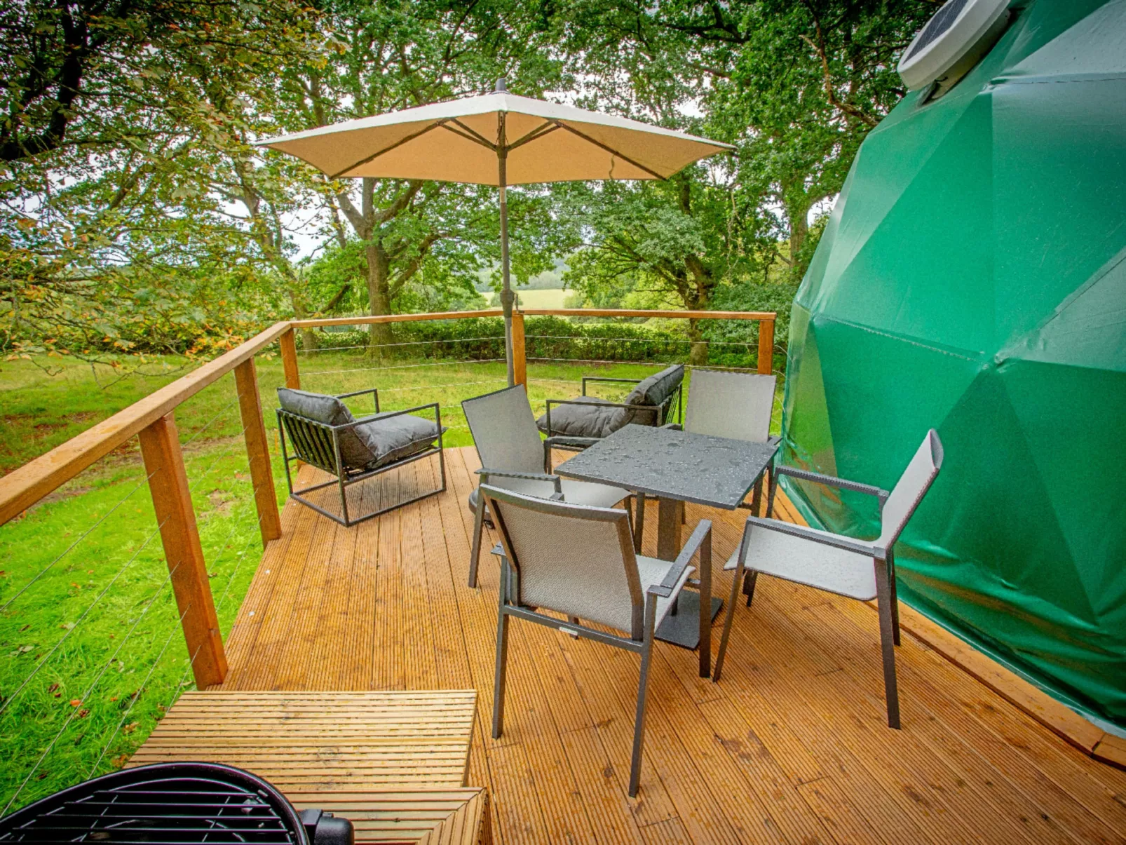 Hever Luxury Dome-Buiten