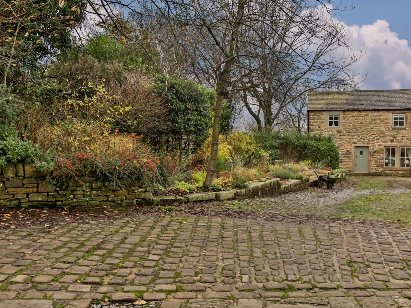 Middle Warble Stables-Buiten
