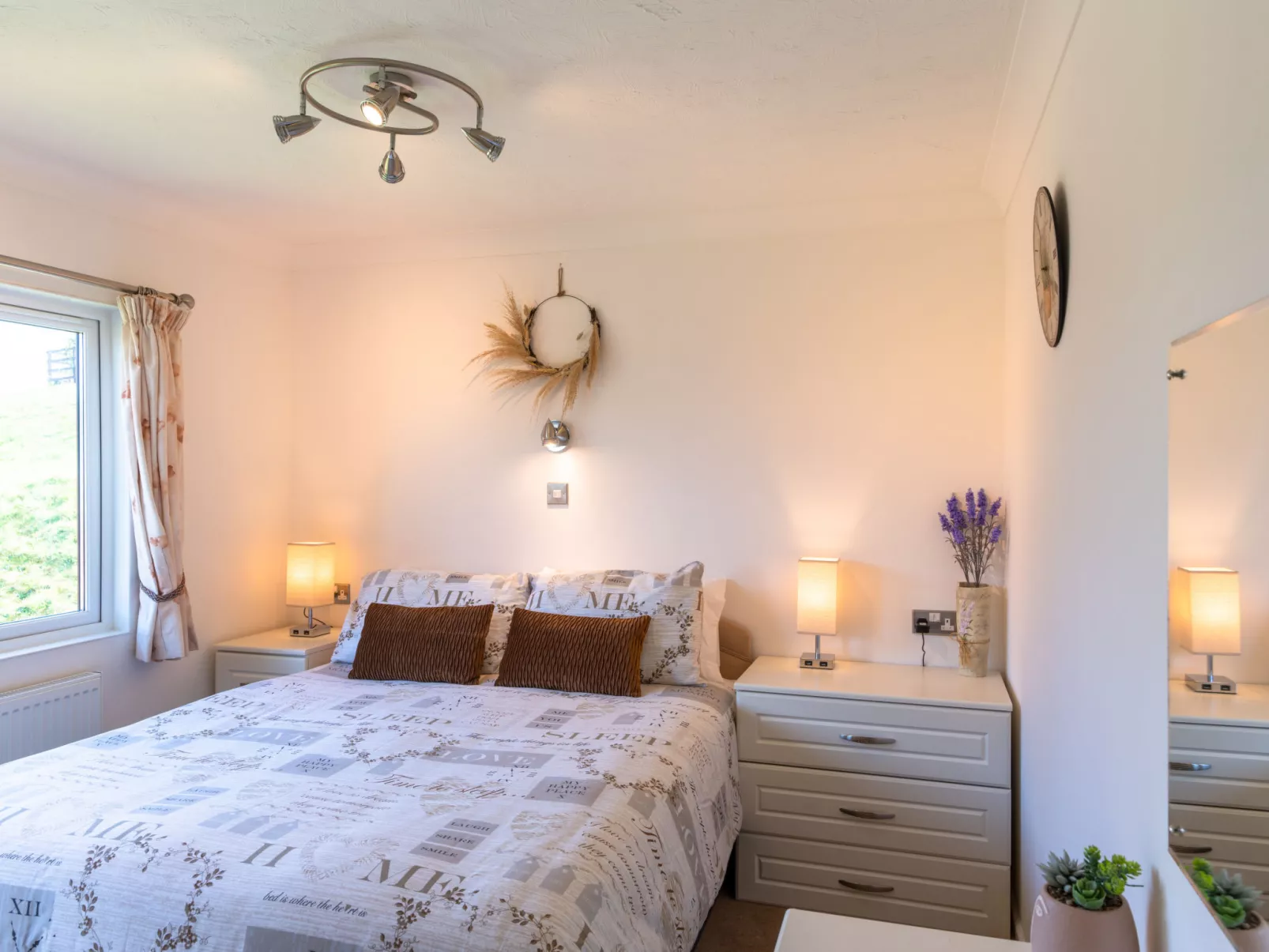 Serendipity Lodge-Binnen